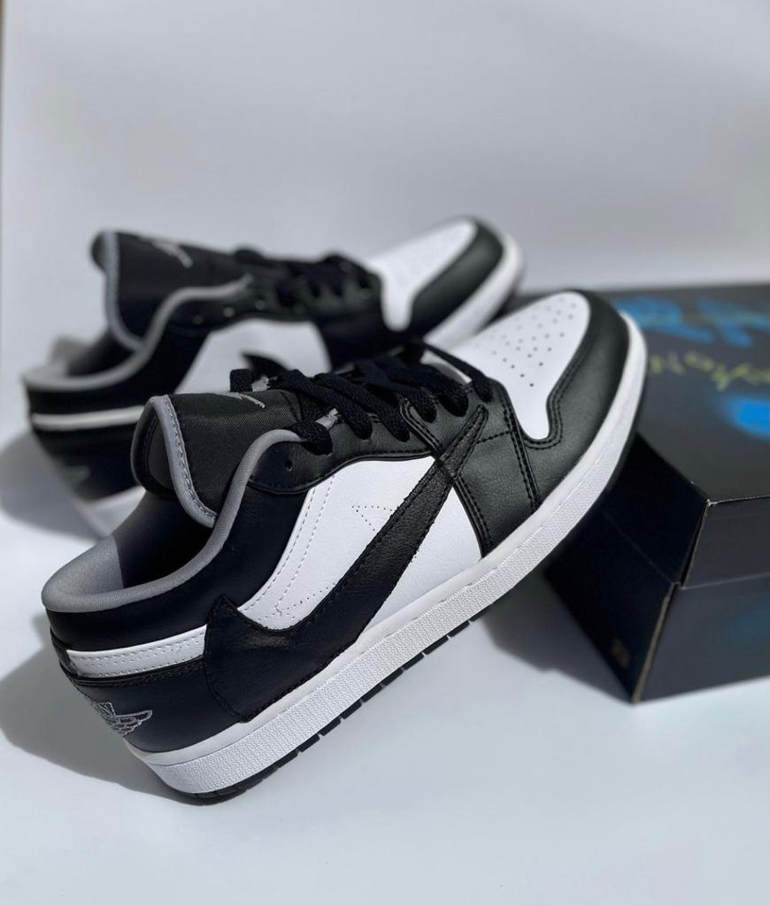 "Reverse swoosh" jordan 1 custom - Ninostudio